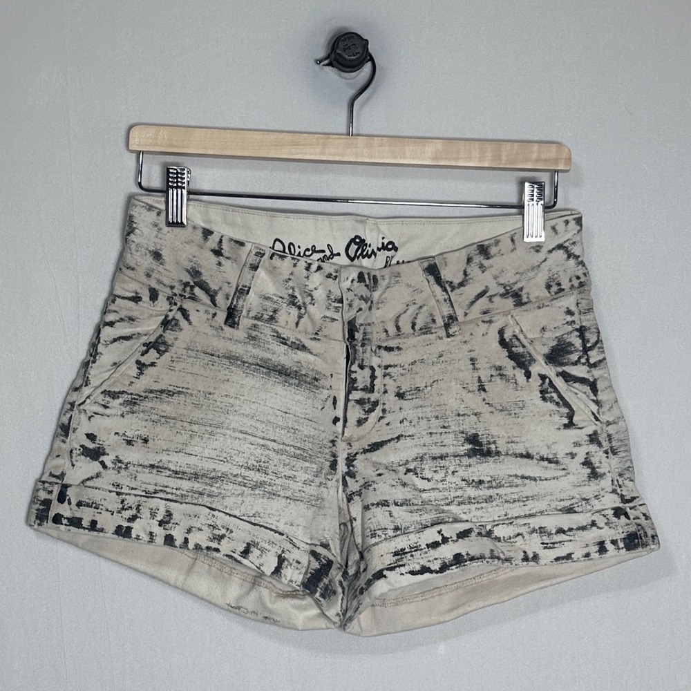 Alice + Olivia Stacey Bendet Acid Wash Denim Shorts Cream Black size 4 or 6